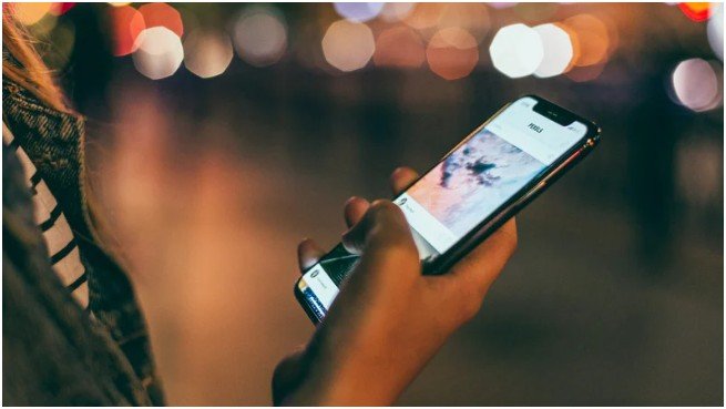 How do custom location tags for posts and stories actually work?