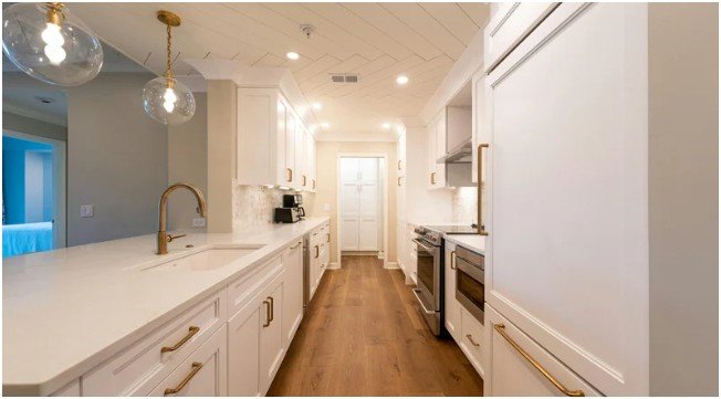 Updated Kitchen Hardware and Fixtures