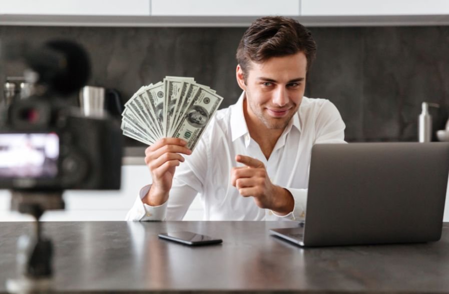 How Freelancers Can Save Money With an Irregular Income